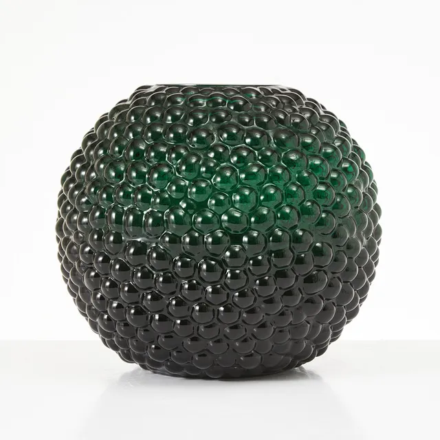 CARINA SETH ANDERSSON. "Dagg", vas i grönt glas, för Firma Svenskt Tenn, formgiven år 2009.