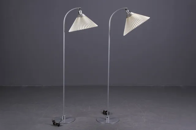Flemming Agger for Le Klint, model 368, Par gulvlamper (2)
