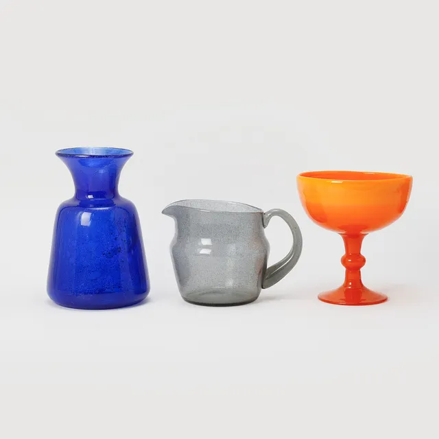 ERIK HÖGLUND. Kanna, skål samt vas, glas.