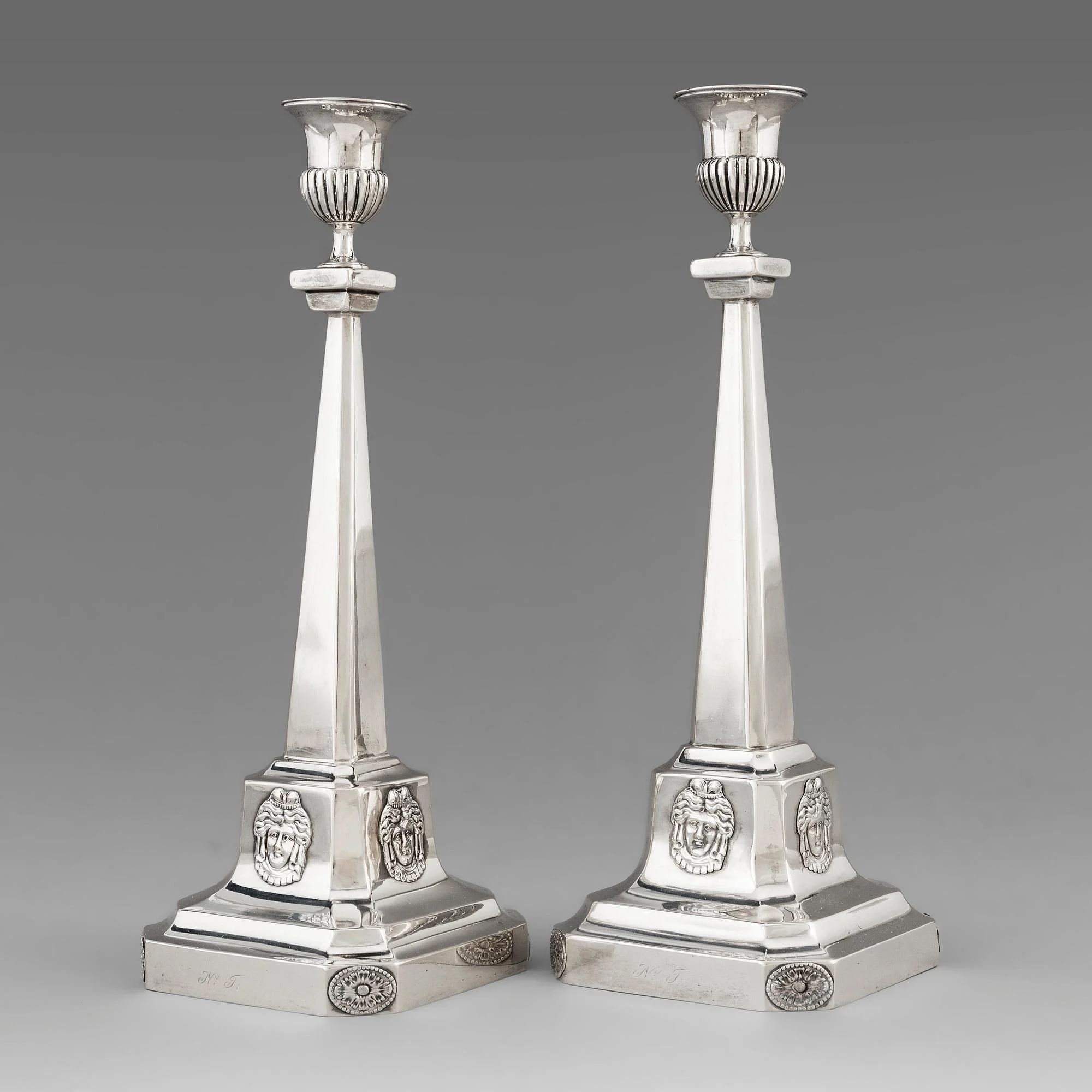 Pehr Zethelius, ljusstakar, ett par, silver, Stockholm 1799. Sengustavianska. — Bukowskis