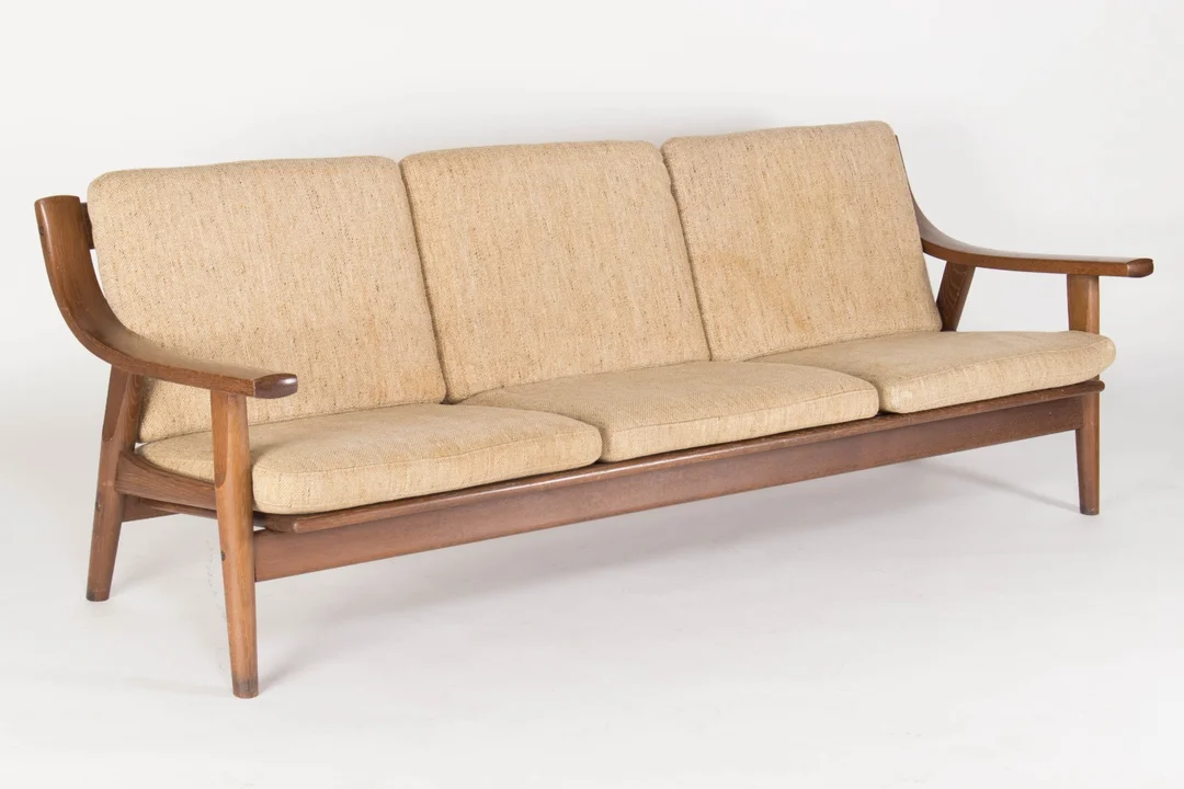 H.J. Wegner. Three-person sofa, model GE530/3, smoked oak — Furniture/Lounge suites, sofas — Lauritz