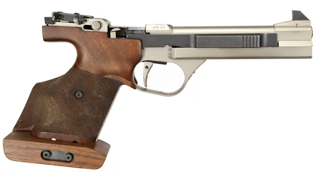 PISTOL, Halvautomatisk, fabrikat Feinwerkbau, modell AW93, kaliber .22LR, tillv.nr 5199, se-nr SE2157883.
