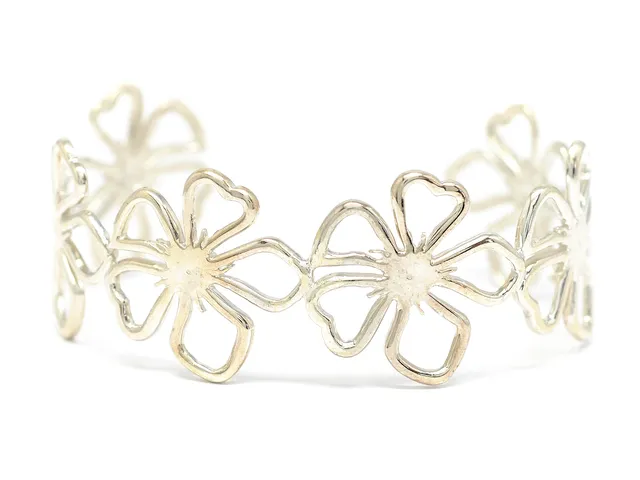ARMRING, silver, blommor, mått 5 x 6,5 cm, vikt 19,7 g.