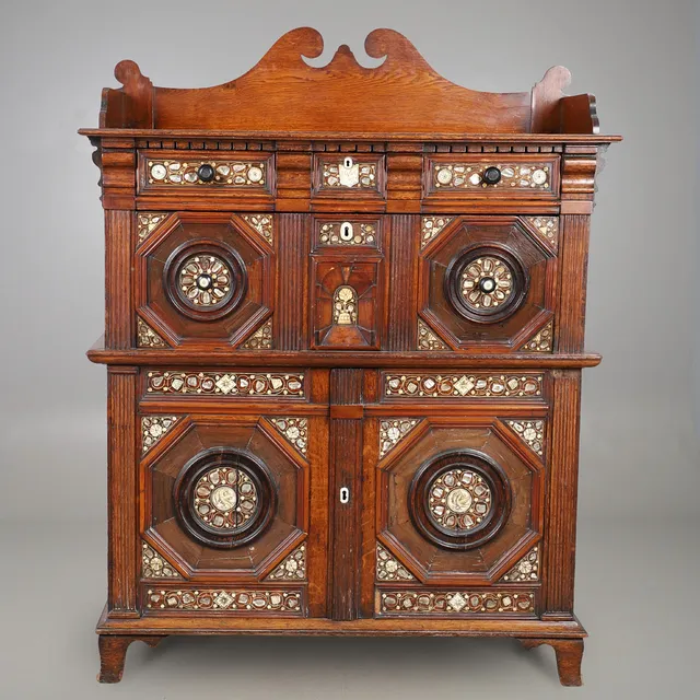 19TH CENTURY AND EARLIER OAK SECRETAIRE CHEST.