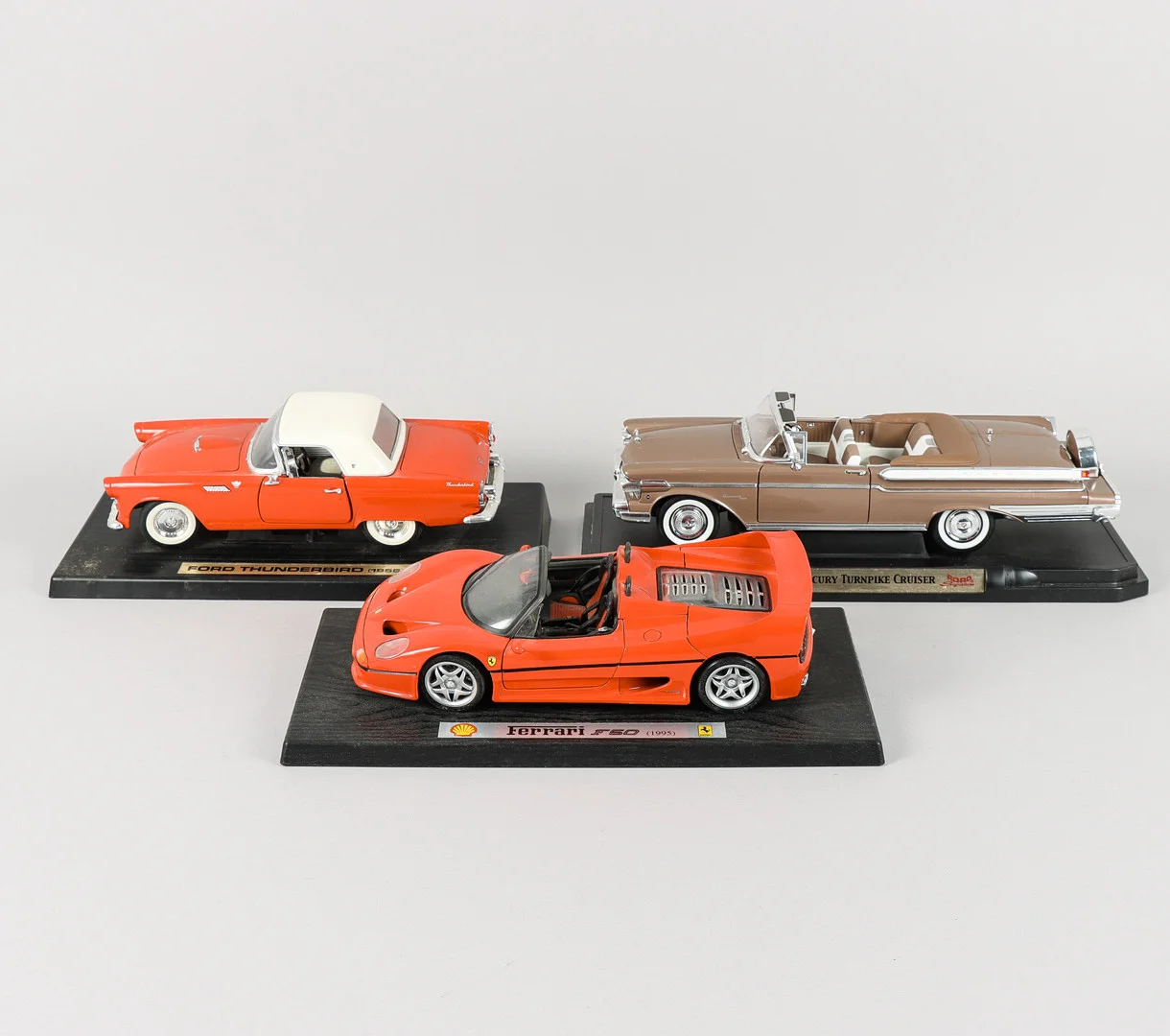 MODELLBILAR 3 stycken. — Model cars — Karlstad Hammarö Auktionsverk