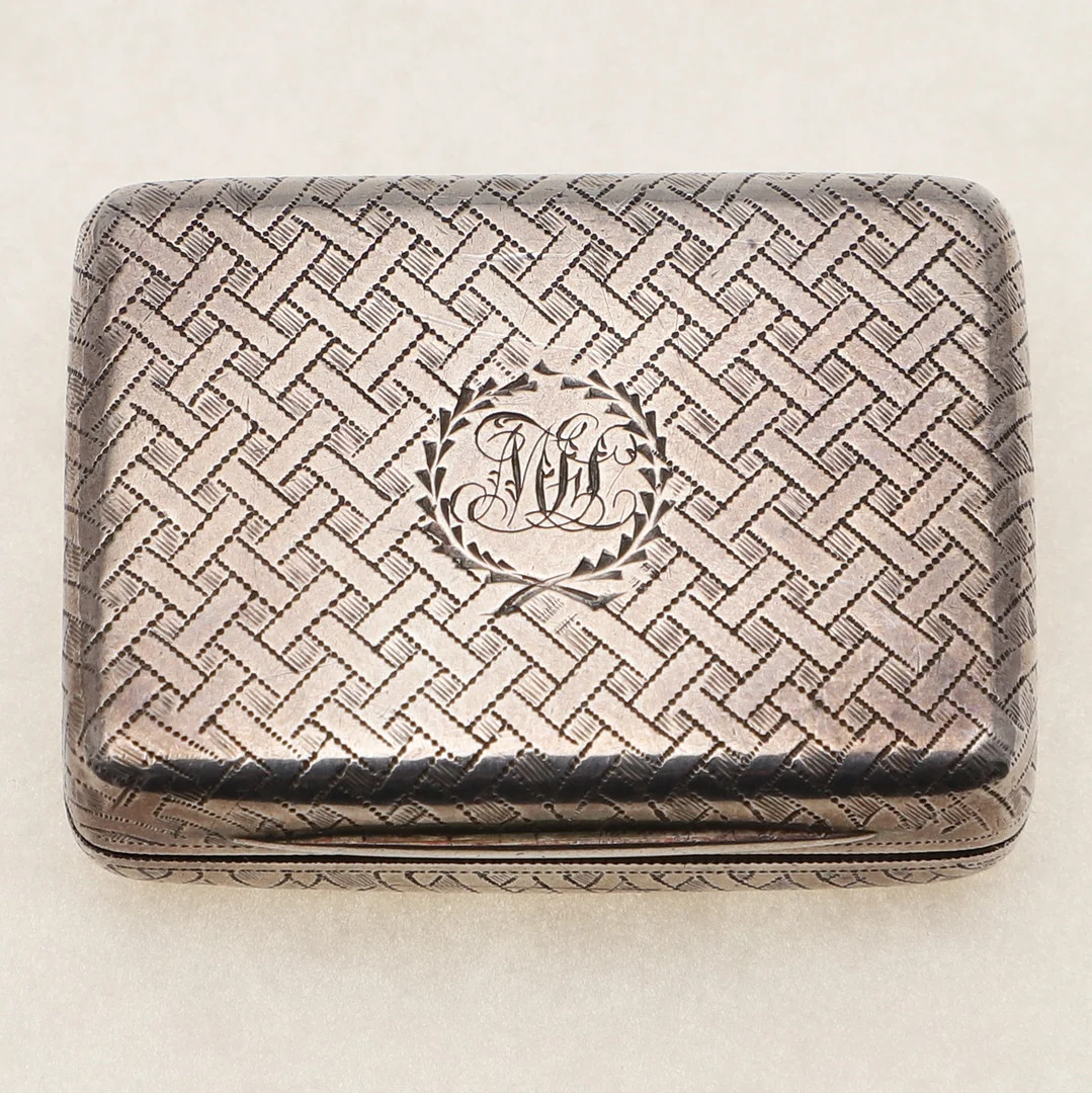 A WILLIAM IV ENGRAVED RECTANGULAR VINAIGRETTE. — Silver — Lawrences Auctioneers