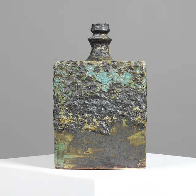 ANNIKKI HOVISAARI (1918-2004). Arabia. Unika vase af stentøj.