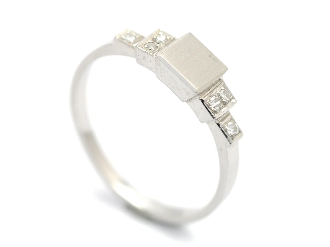 RING, 18K vitguld, 6 åttkantslipade diamanter ca 0,04 ctv, stl 18, vikt 2,6 g. — Smycken/Ring — Kaplans