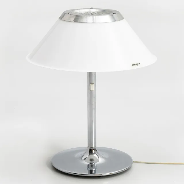 PER SUNDSTEDT. Bordslampa, "Mars", förnicklad stomme, skärm i vit plast, Ateljé Lyktan, Åhus.