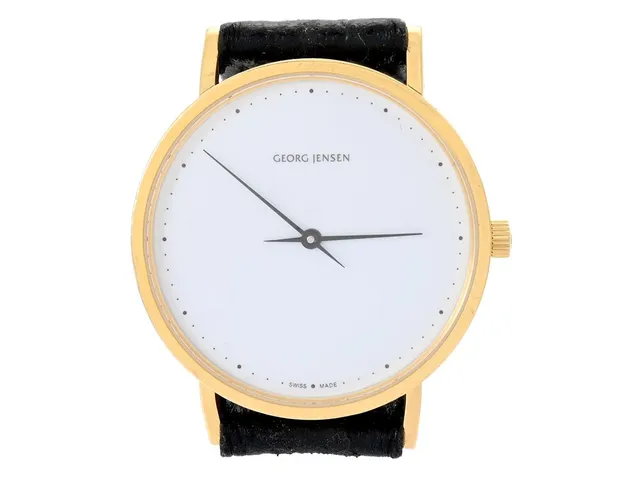 GEORG JENSEN, designad av Henning Koppel, Boett nr. 1321, unisex, 32,5 mm, 18K guld, quartz, safirglas, skadad boett (böjda bandhorn), läderband, originalspänne i 18K guld, ca 2000, box, ytterkartong.