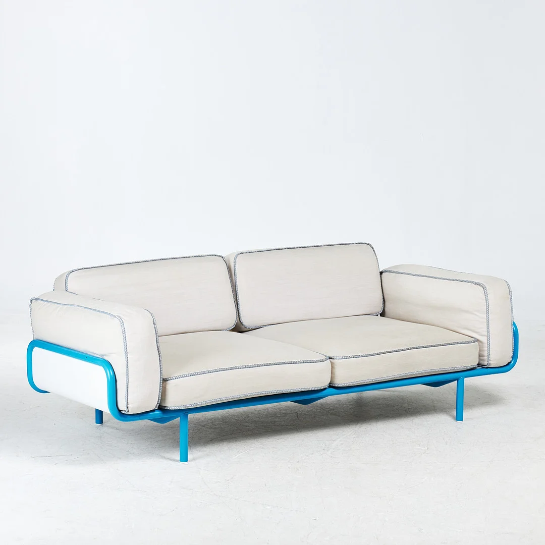NIKE KARLSSON. SOFFA, "IKEA PS", 2012, blålackerad metallstomme, lösa textilklädda plymåer. — Sofas & Seatings — Stockholms Auktionsverk Sickla