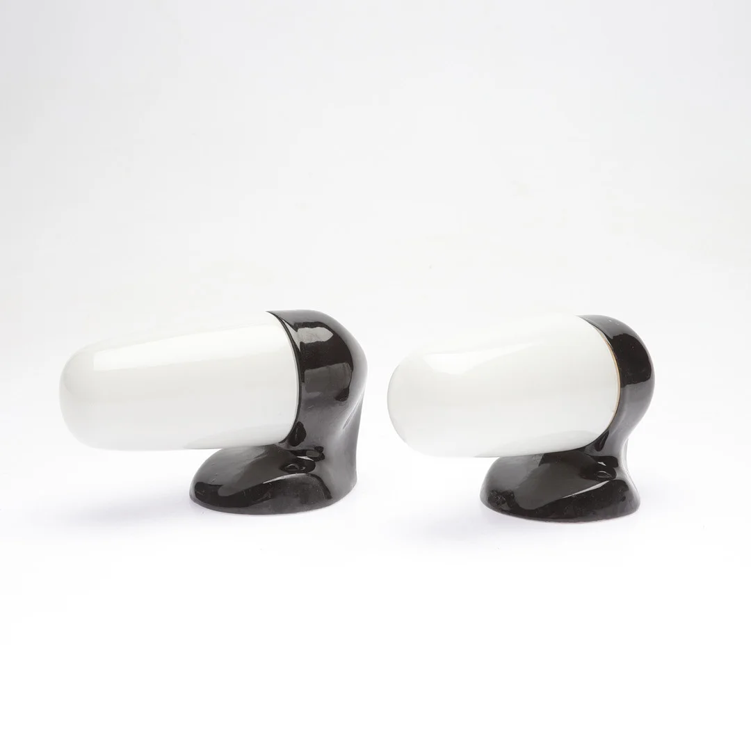 WILHELM WAGENFELD. Badrumsbelysning/väggarmaturer, ett par, keramik, Lindner, 1900-talets mitt. — Wall Lights — Gomér & Andersson Norrköping