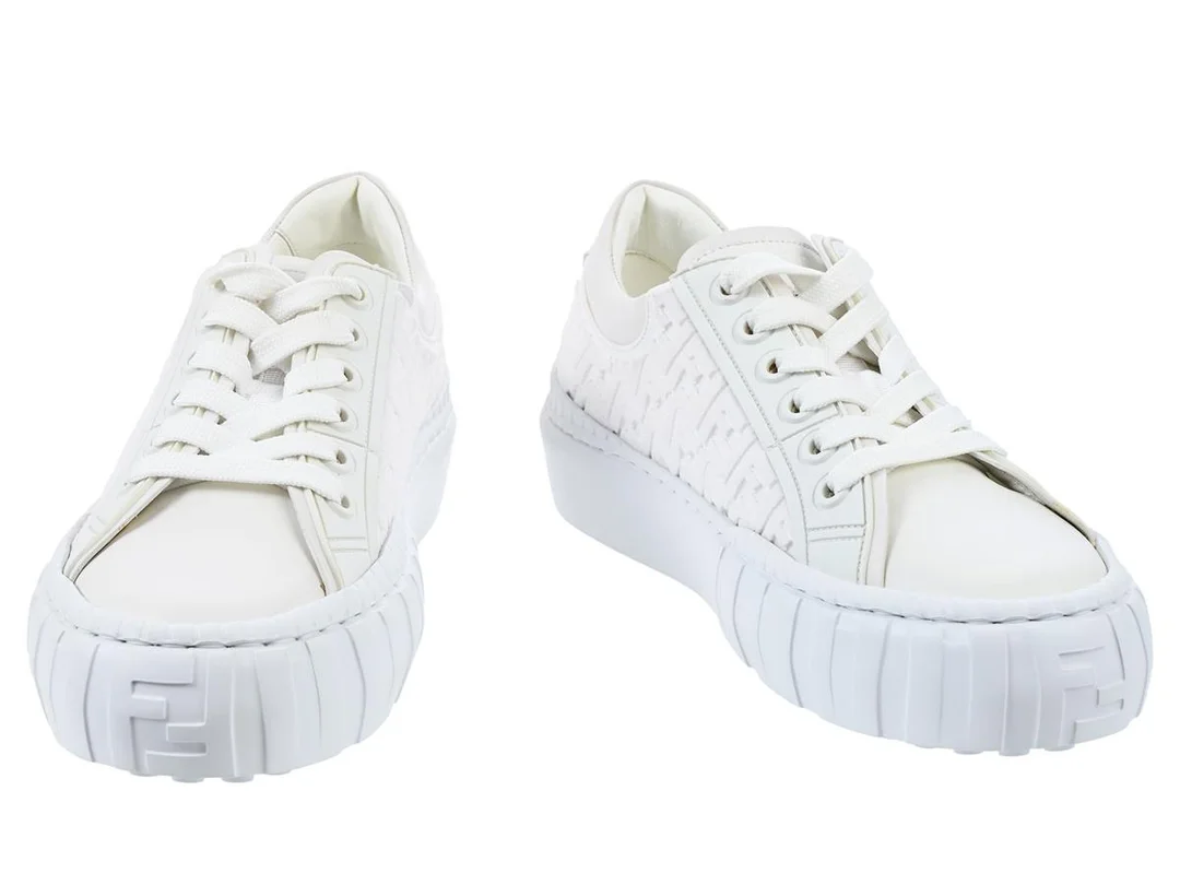 SKOR, FENDI, Sneakers, vitt läder, Logo FF vitt sammet, stl 37, skopåse, kartong. — Kläder/Skor — Kaplans