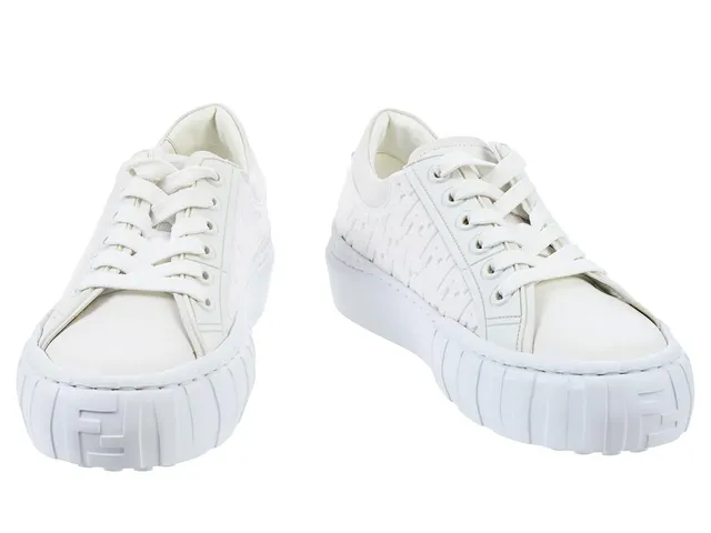 SKOR, FENDI, Sneakers, vitt läder, Logo FF vitt sammet, stl 37, skopåse, kartong.