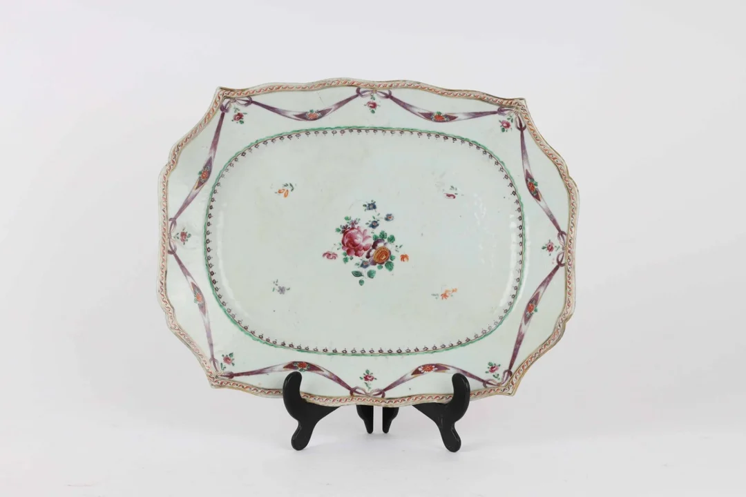 Chinese export porcelain: Angular dish - 18/19. year — Hobby and collectibles/Asian art — Lauritz