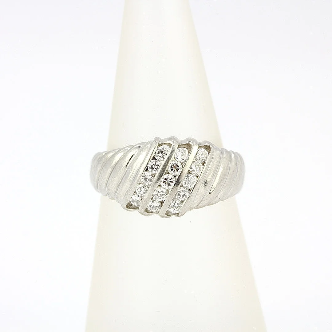 PLATINUM DIAMOND RING. — Rings — Chalkwell Auctions