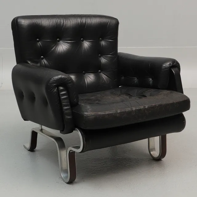 ERIC SIGFRID PERSSON. Fåtölj, ur serien "Flytande Design", svart skinn, 1970-tal.