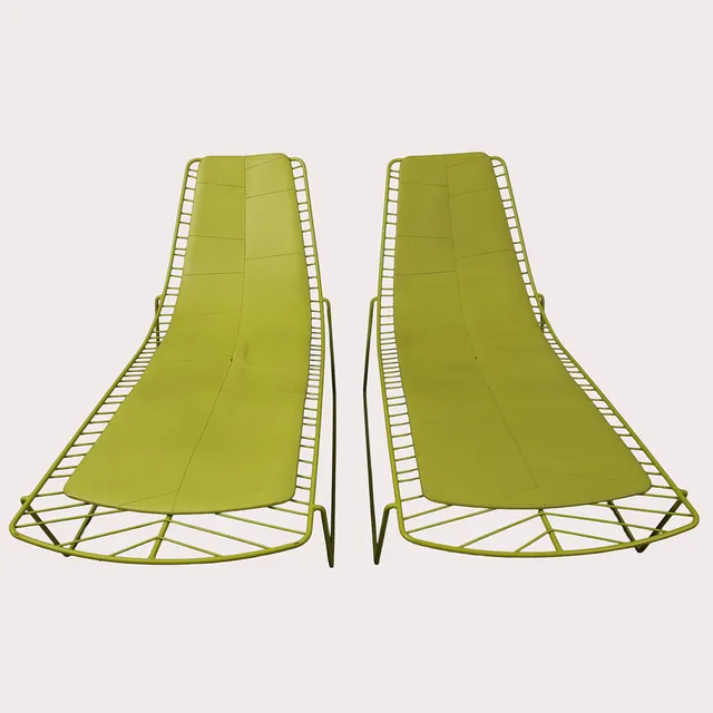 LIEVORE ALTHERR MOLINA. ARPER LEAF FAUTEUIL, Chaise Lounge/ Solsängar "Leaf" limegrön metallstomme med liggdyna i skumplast, ett par, 2000- tal.