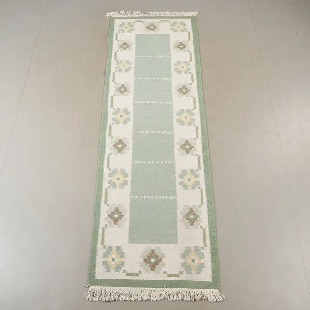 MATTA, rölakan, galleri, 251 x 80 cm.