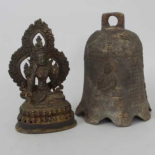 SKULPTUR SAMT KLOCKA, patinerad brons, Buddha.
