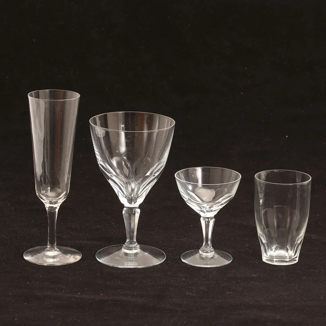 GLASSERVIS, 36 delar, slipad dekor, 1900-talets mitt. — Utility glass — RA Auktionsverket Norrköping