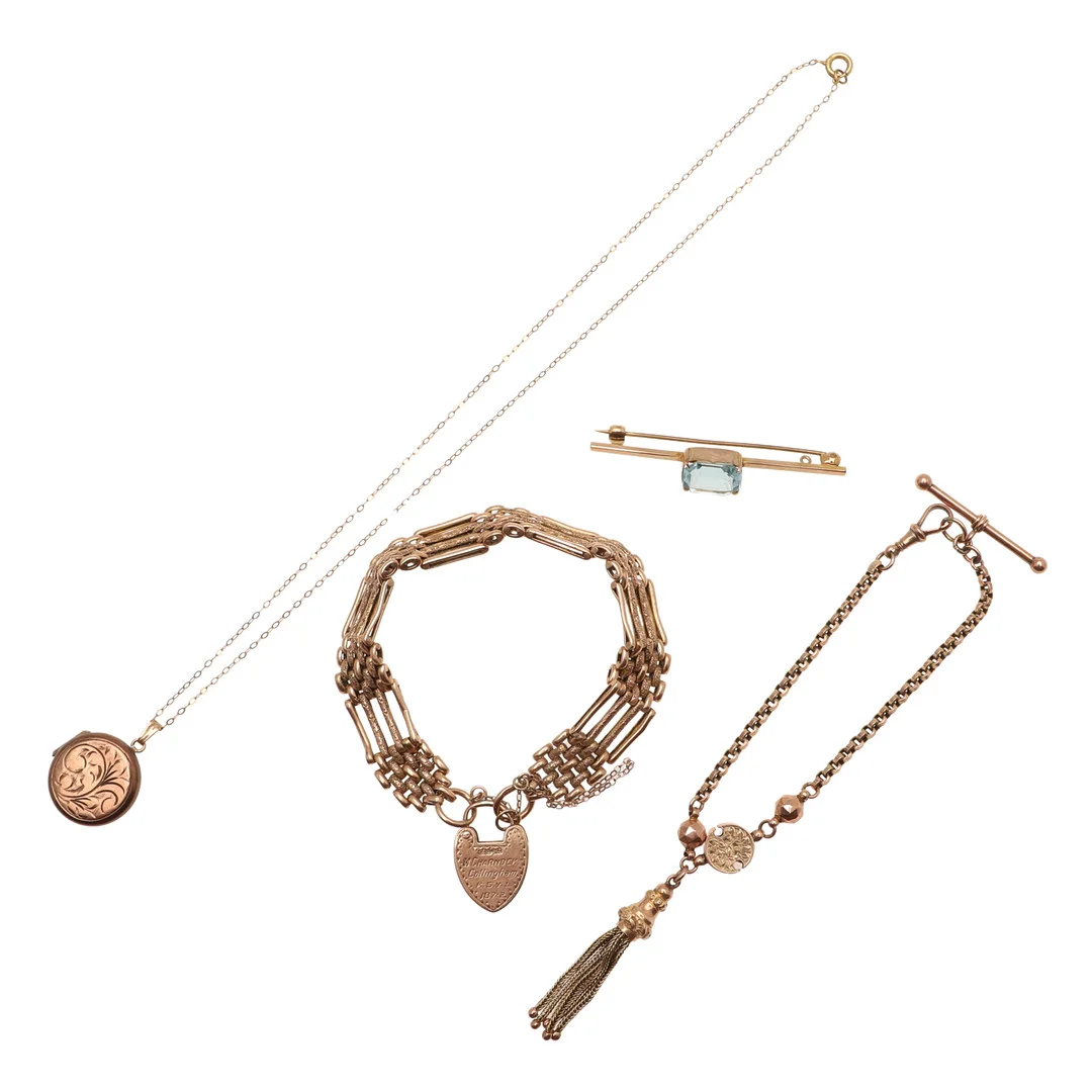 A 9CT GOLD GATE LINK BRACELET. — Bracelets — Lawrences Auctioneers