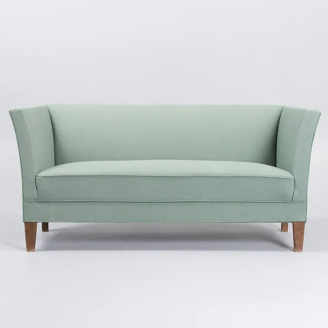 KAJ GOTTLOB. TILSKREVET. (1887-1976). Fritstående to personers Londonsofa.
