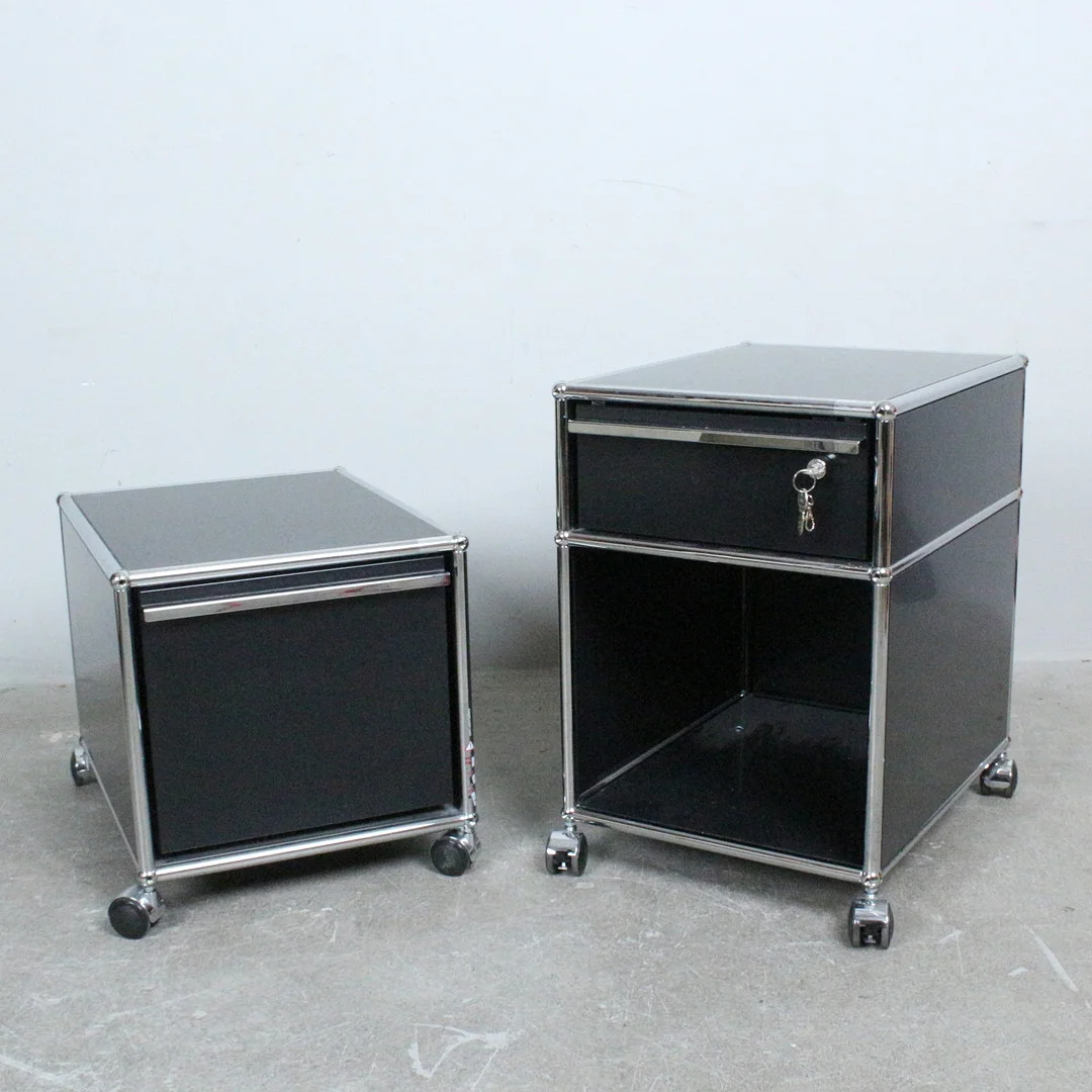 FRITZ HALLER & PAUL SCHÄRER. USM Haller, Zwei Bürocontainer / Rollcontainer (2). — Desks — Stockholms Auktionsverk Düsseldorf/Neuss