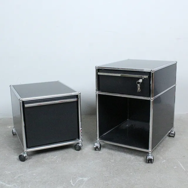 FRITZ HALLER & PAUL SCHÄRER. USM Haller, Zwei Bürocontainer / Rollcontainer (2).