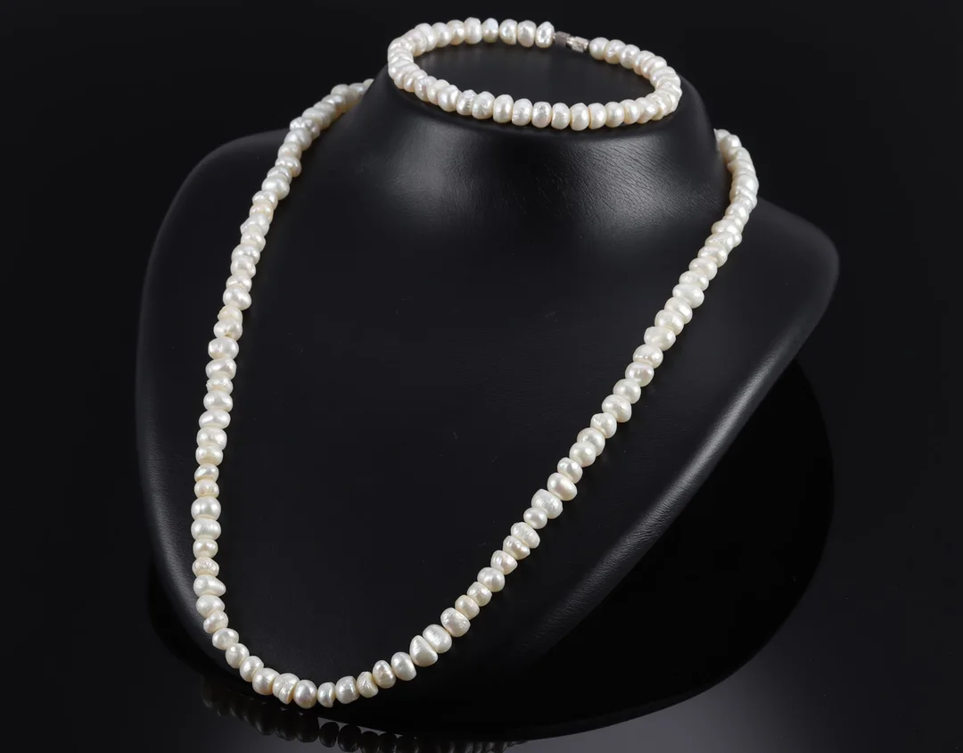 Perlehalskæde og armbånd (2) — Jewellery/Jewellery sets — Lauritz