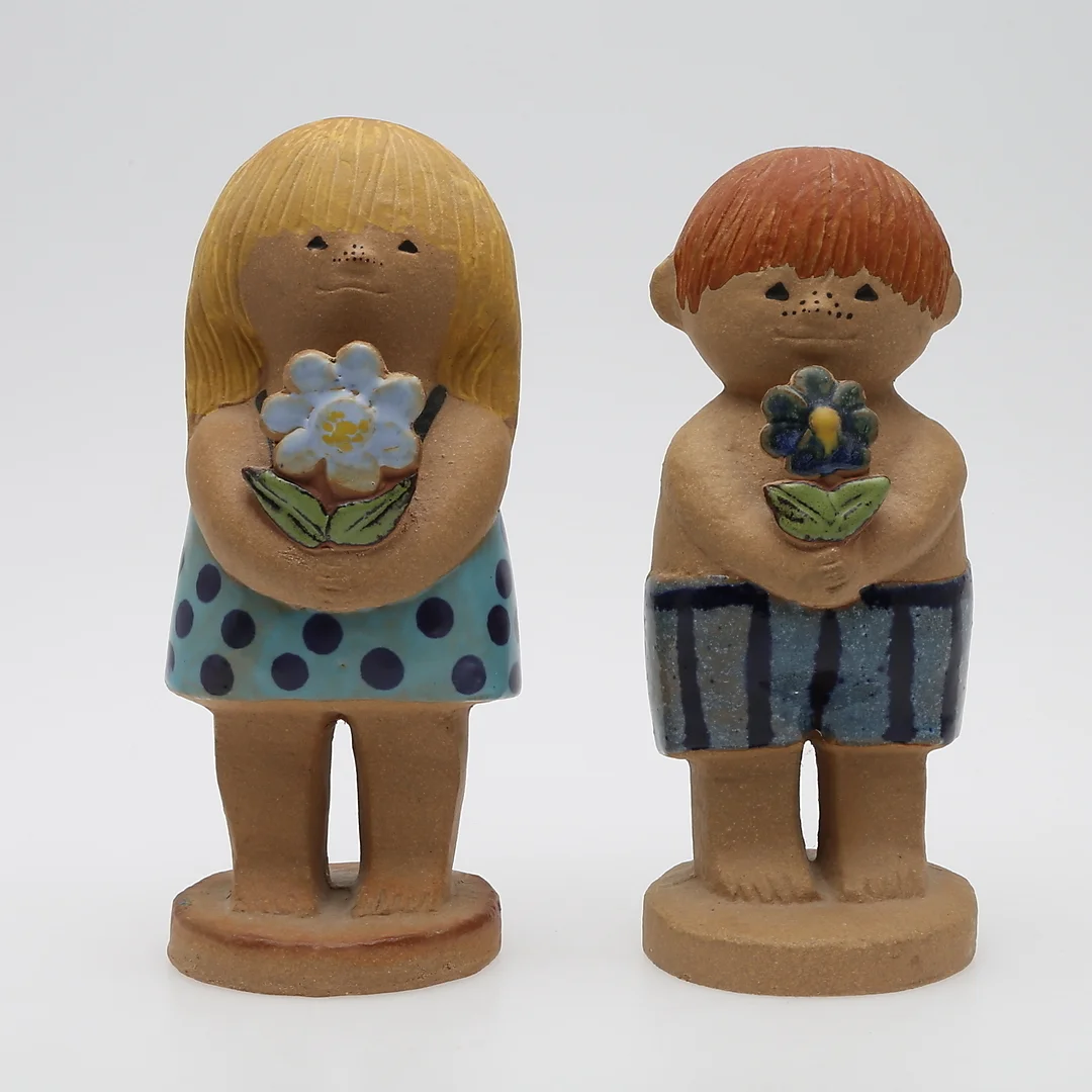 LISA LARSON. LISA LARSON, figurer, ett par, delvis glaserat stengods. — European — Crafoord Auktioner Lund