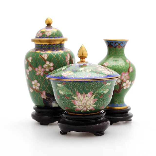 MINIATYRER, 3 st, cloisonne, Kina.