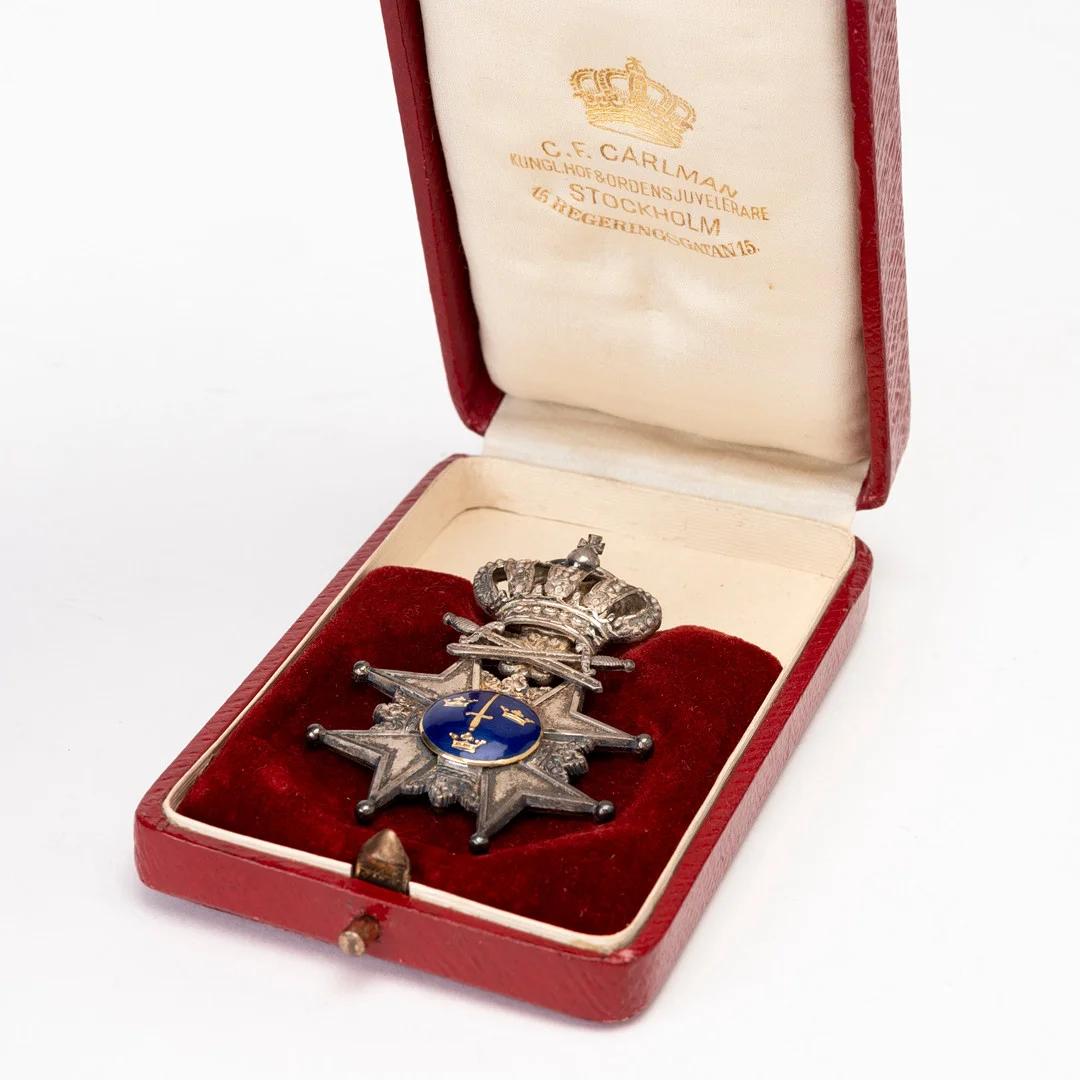 KUNGLIGA SVÄRDSORDEN, Svärdstecknet, silver, C.F. Carlman, Stockholm. — Orders & Medals — Auktionshuset Kolonn