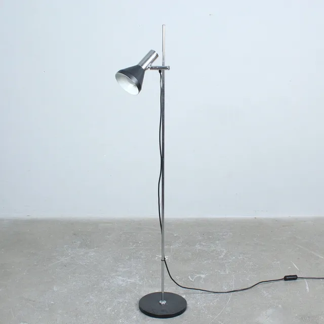Verstellbare Mid-Century Stehlampe aus verchromtem Stahl von Gepo, 1960er, Niederlande.