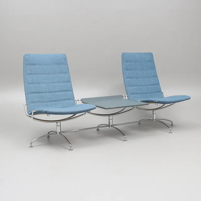 JENS AMUNDSEN. Armchairs with a table, "SAS Chair Series", Lufthavnsstole, for Fritz Hansen, Denmark, 1979.