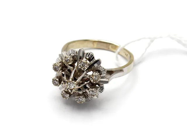 Ring vitguld 18K 4,7g Ø16½ med åttkantslipade diamanter 9xca.0,01ct