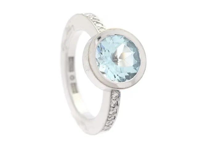 EFVA ATTLING, ring, High aqua & stars ring, 18K vitguld, akvamarin ca 2,00 ct, briljantslipade diamanter ca 0,12 ctv, ca TW/SI, stl 15,25 mm, vikt 6,8 g, repor