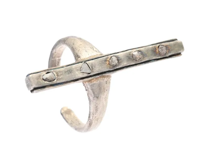 BJØRG, ring, sterlingsilver, rosenslipade diamanter, stl 18 mm, vikt 6,6 g.