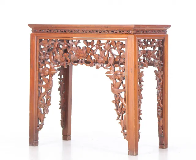 Chinese console table made of carved hardwood, 20th century.