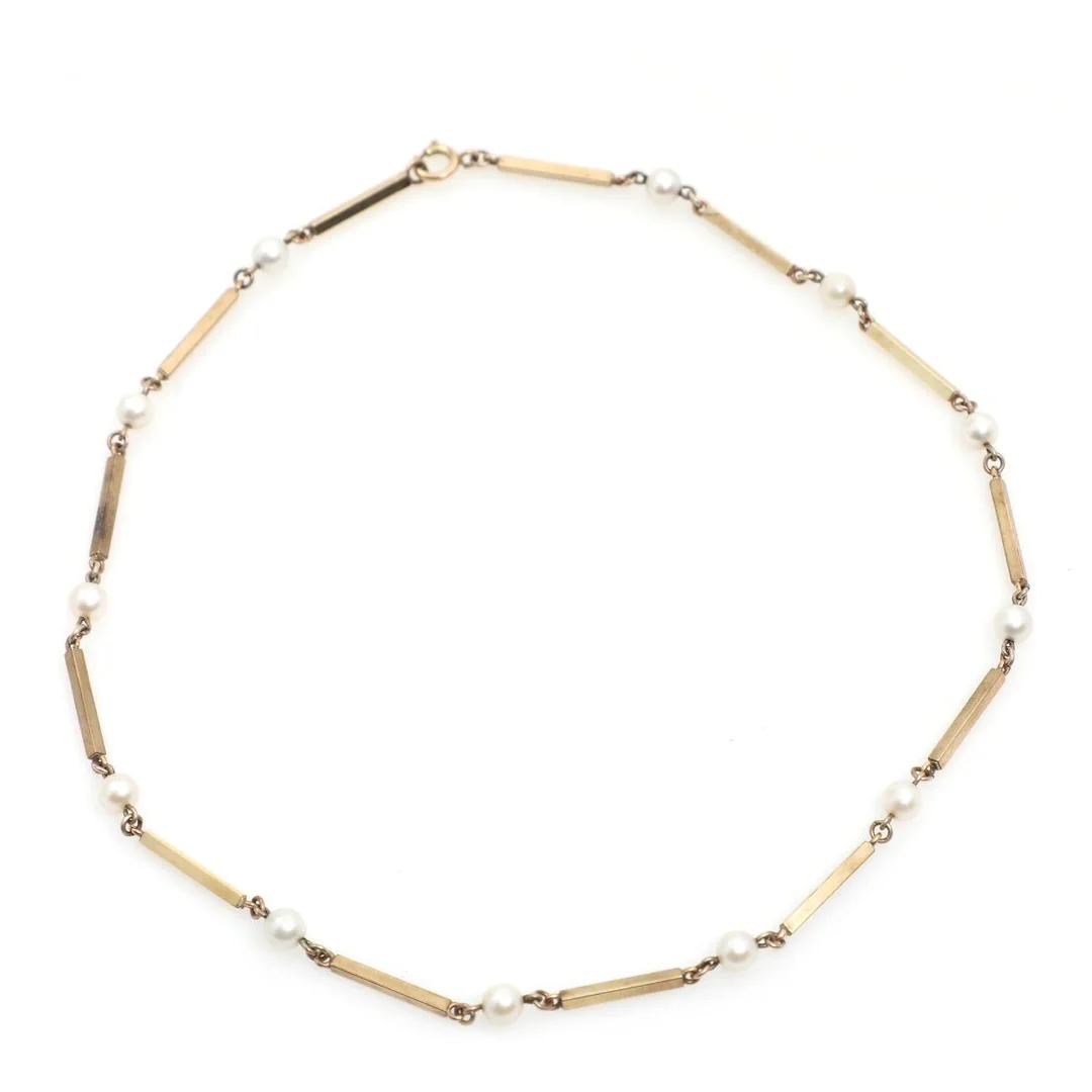 A pearl necklace set with cultured pearls, mounted in 8k gold. Weight app. 9 g. L. 42 cm. — Jewellery/Necklaces & pendants — Bruun Rasmussen