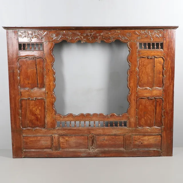 AN 18TH CENTURY FRENCH PROVINCIAL CHESTNUT PANELLED BED FRONT.
