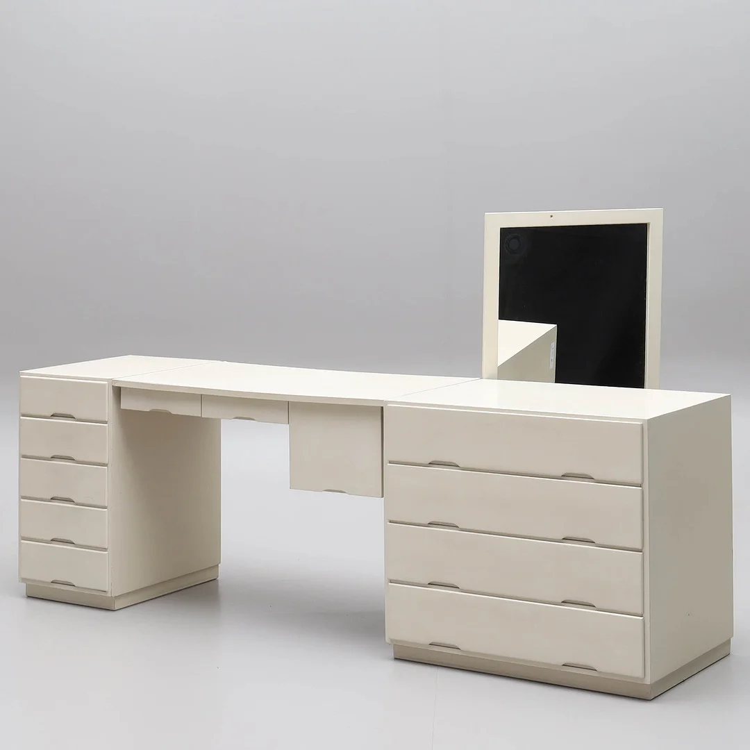 GILLIS LUNDGREN. Skrivbord/sminkbord, 4 delar, "Tore", Ikea. — Desks — Auktionsmagasinet Vänersborg