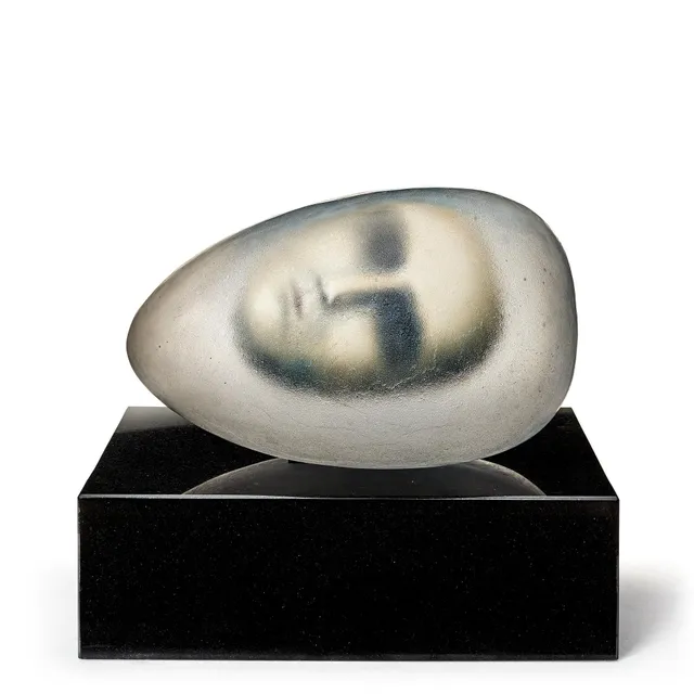 Bertil Vallien, skulptur, vilande huvud, "Resting head", Kosta Boda, unik.