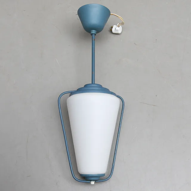 TAKLAMPA, omkring 1900-talets mitt. Höjd ca 50 cm.