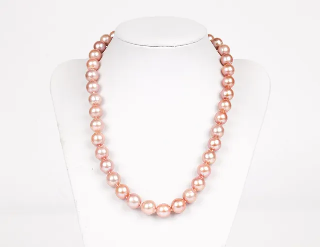 A freshwater cultured pearl necklace with sterling silver clasp.