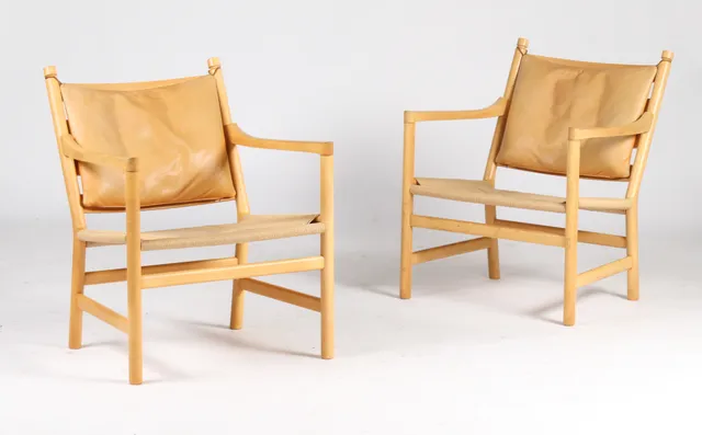 Hans J. Wegner. A pair of lounge/armchairs, model CH 44 (2)