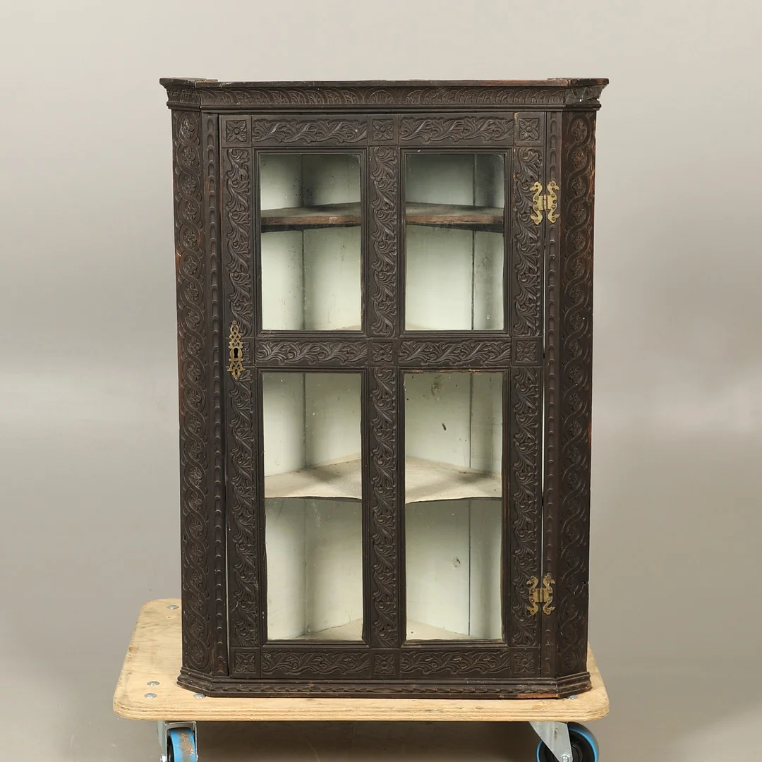 VICTORIAN CARVED OAK CORNER CUPBOARD. — Cupboards, Cabinets & Shelves — Lawrences Auctioneers
