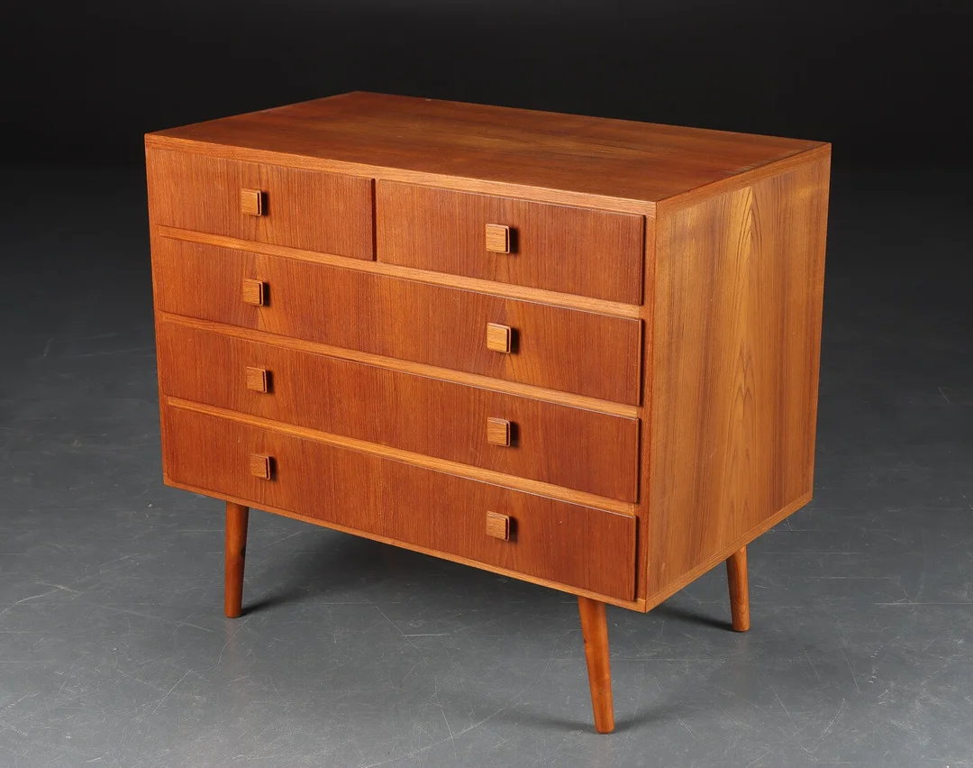 Kommode af teak, 1960'erne — Furniture/Cabinets, chests of drawers — Lauritz