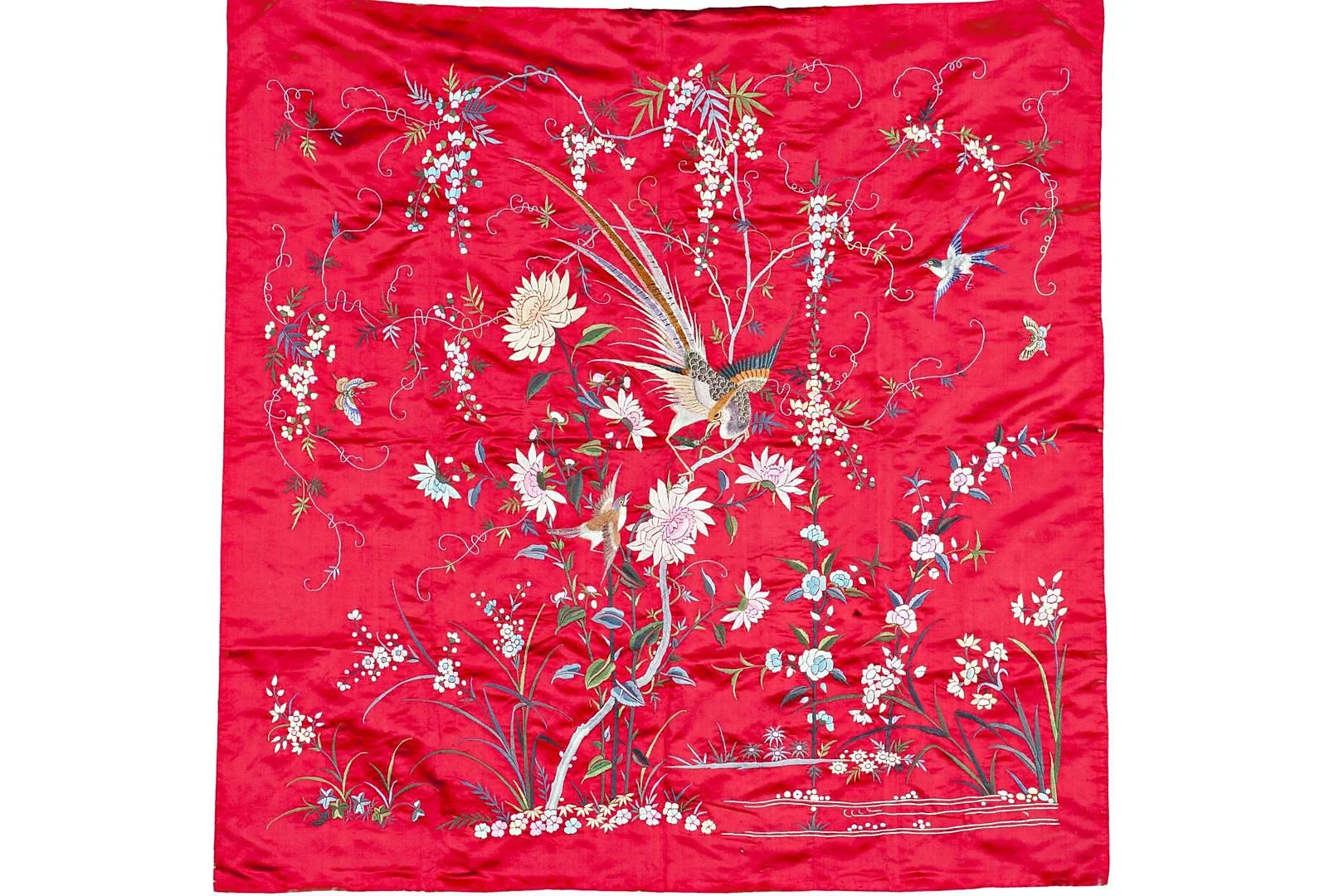 "Birds", Chinese panel in embroidered silk with red background, early 20th Century. — Textiles — Balclis