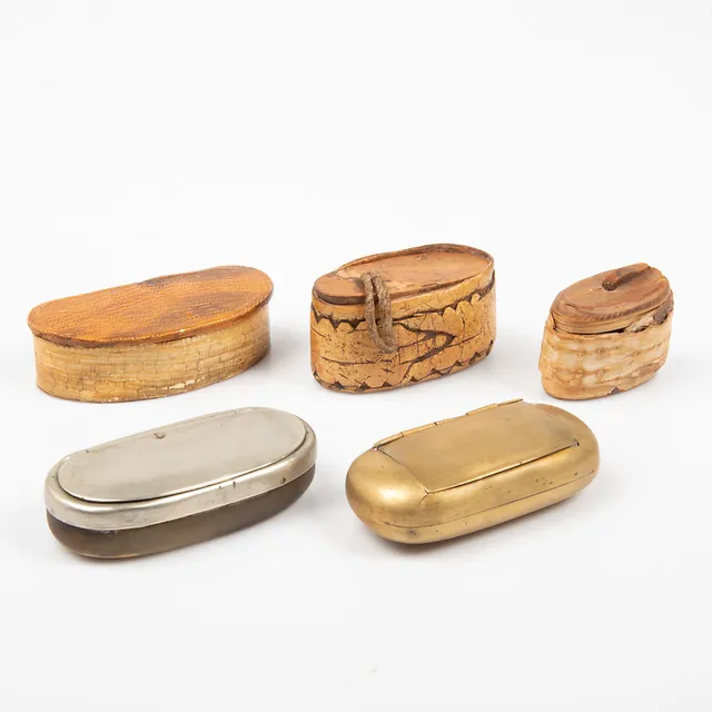 SNUSDOSOR, 5 stycken, näver/metall, tidigt 1900-tal.